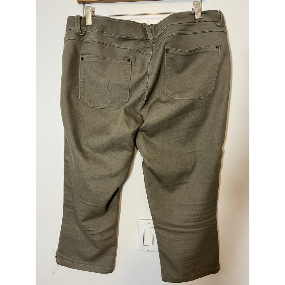 Capri Pants by Democracy Size 12 Olive green Color For Women Comfortable - Picture 2 of 5